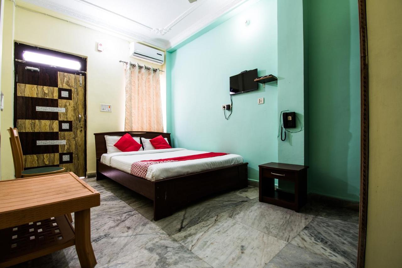 Oyo 24087 Viraj Hotel Danapur Eksteriør billede