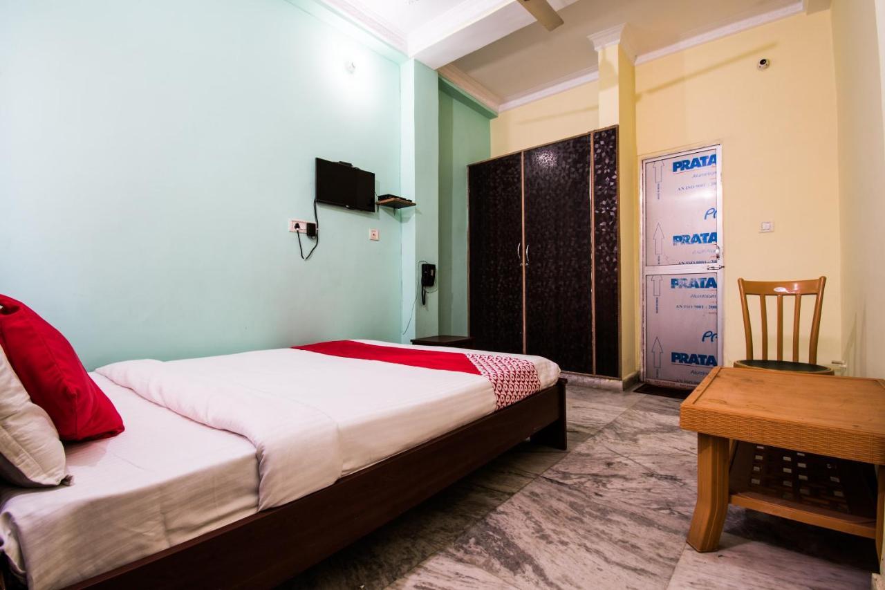 Oyo 24087 Viraj Hotel Danapur Eksteriør billede